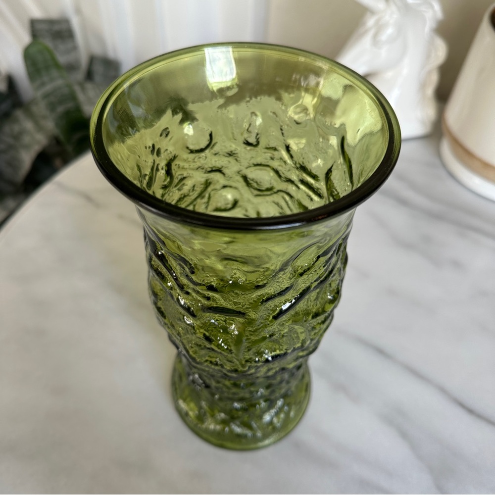 VINTAGE β’ E.O. Brody Glass Vase Moss Green Tall Hammered Flower Container USA - Picture 5 of 10
